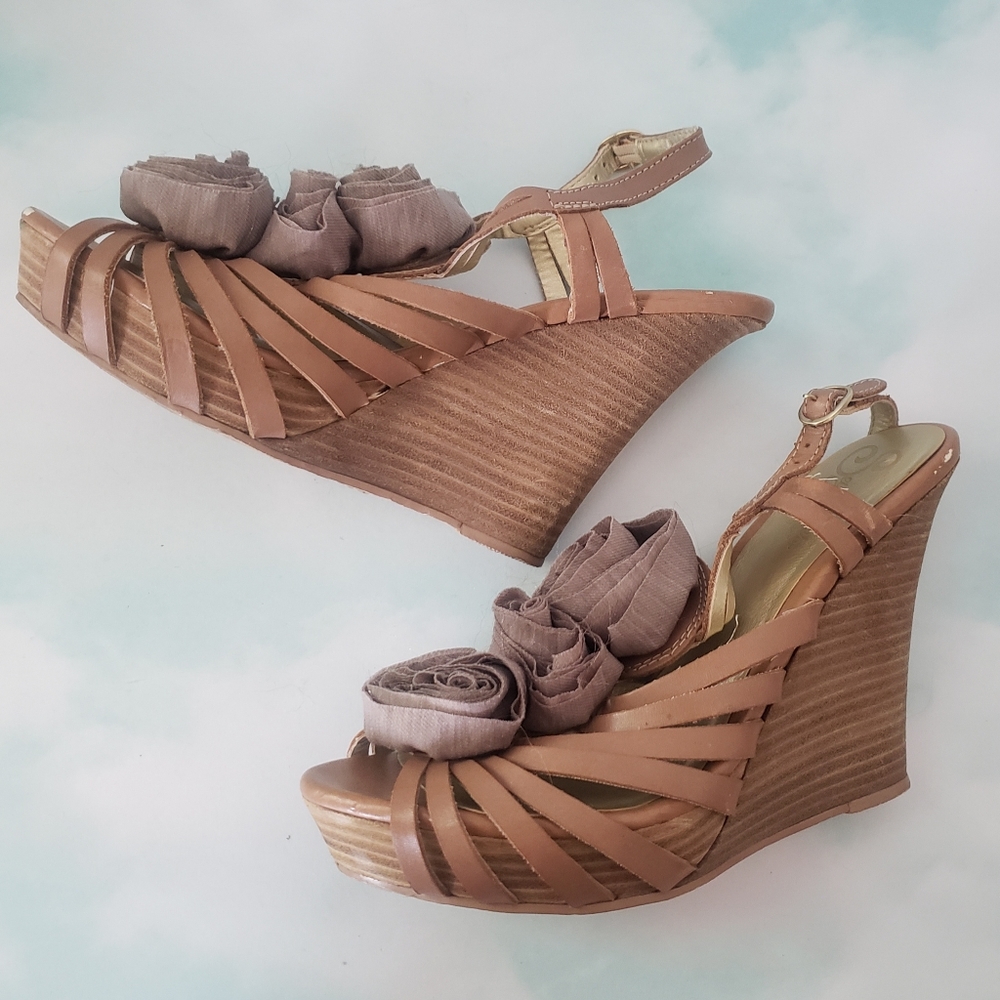 Seychelles Joan Sandals Flower Platform Wedges Heels Beige Tan Strappy